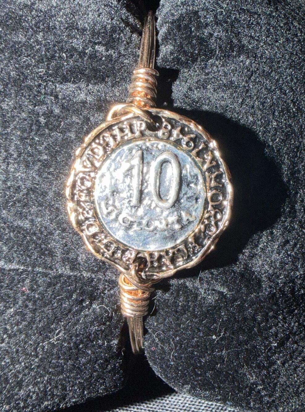 NWT Sugar Costume Jewelry Gold Tone Wire Wrapped Coin Cuff Bangle Bracelet 7.75”